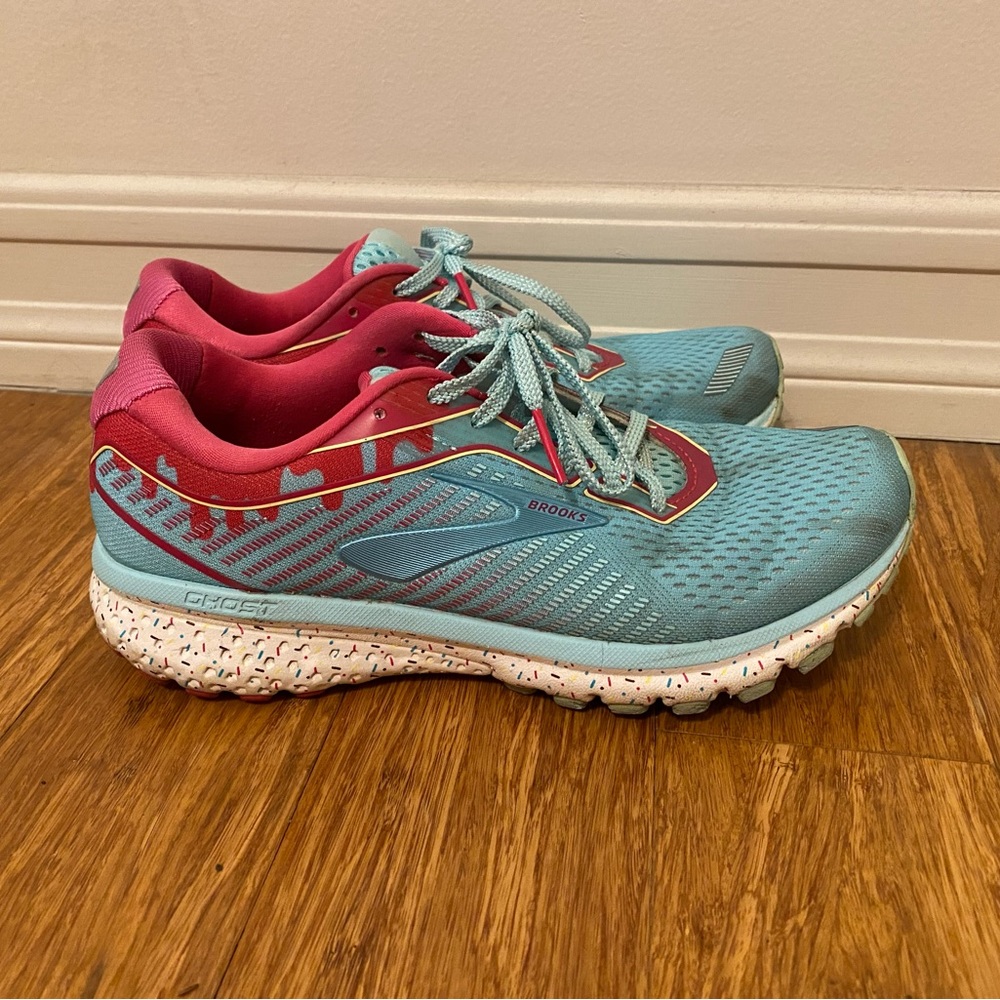 Brooks x Zappo’s Ghost Women's Running Shoes, Size 8. Blue & pink w/ sprinkles.